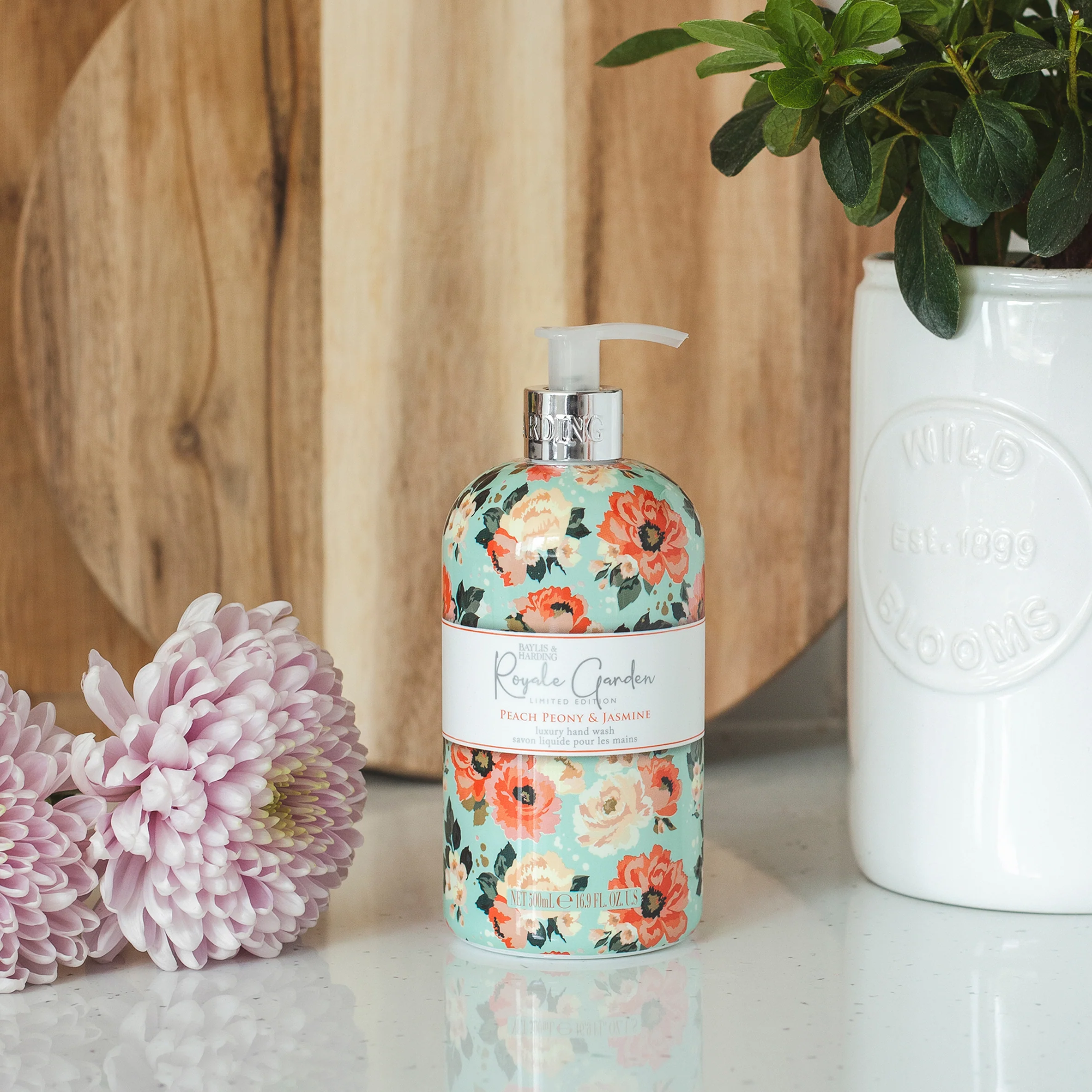 Baylis & Harding Royale Garden Peach Peony & Jasmine Hand Wash 500ml - Image 2