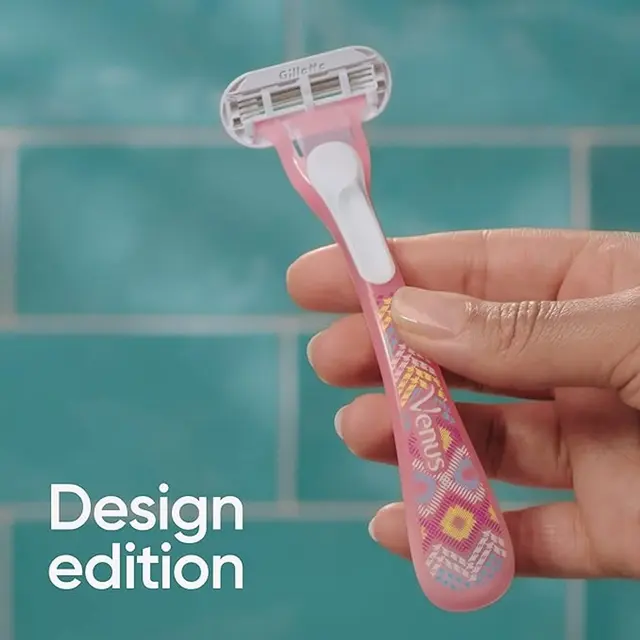 Gillette Venus Pink Treasures Disposable Razors 3 Pack - Image 2